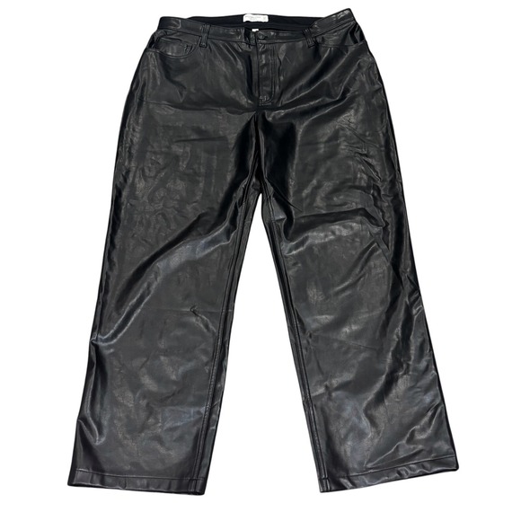 Abercrombie & Fitch Black 90s Relaxed High-Rise‎ Curvy Love Faux Leather Pant 18 - Picture 2 of 9